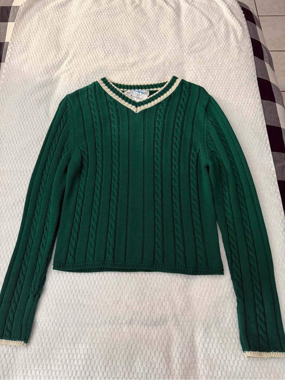 Zara Green Cable-Knit V-Neck Sweater with Cream Trim